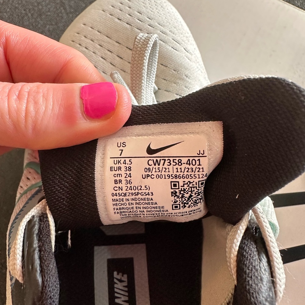 Women’s Nike Air Zoom Pegasus - Picture 5 of 5